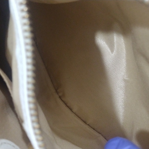 Samantha Thavasa Deluxe Shoulder Bag - 11x8x5", White Leather, Magnetic Closure - Picture 13 of 15